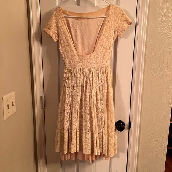 Vintage c. 1959 Lanz small cream & blush tea length lace overlay backless dress - Picture 2 of 4